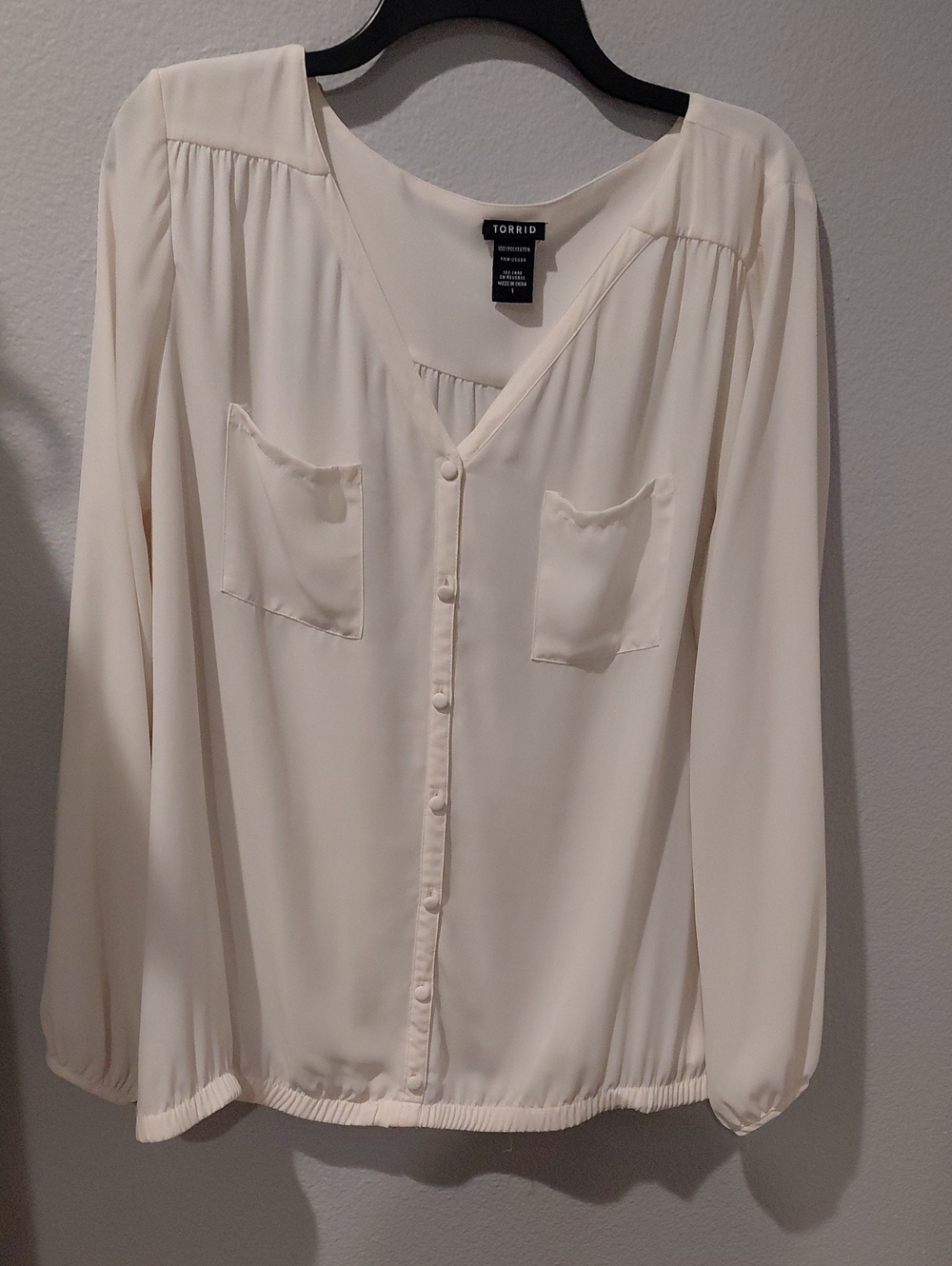 torrid Cream Long-Sleeve Button-Down Blouse